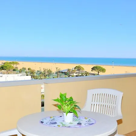 Apartmán Beautiful With Terrace And Swimming Pool *