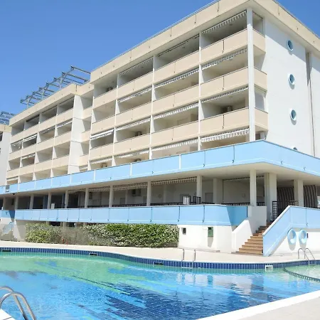 Apartmán Beautiful With Terrace And Swimming Pool