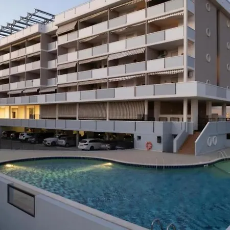 Apartmán Beautiful With Terrace And Swimming Pool *