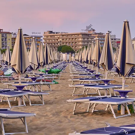 Beautiful With Terrace And Swimming Pool Lejlighed Bibione